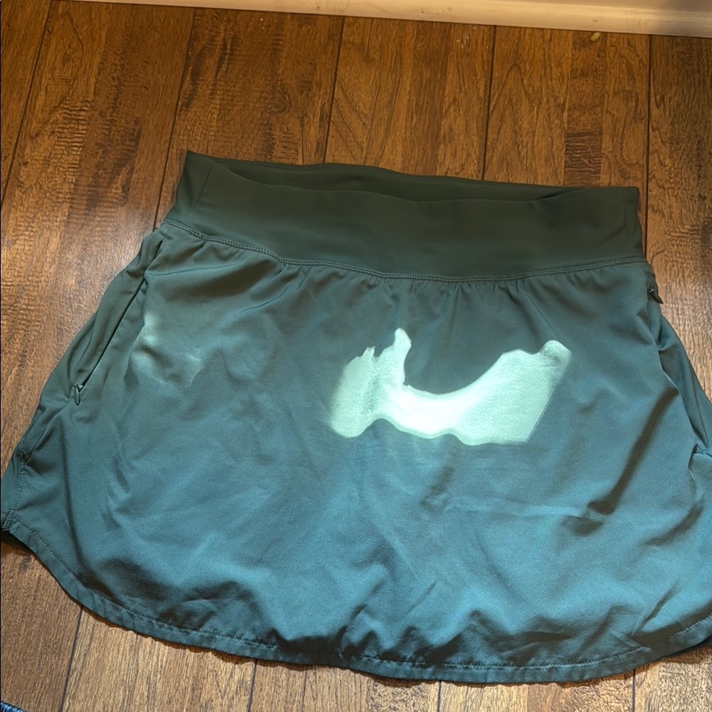 Athletic Old Navy Green Skirt with pockets and shorts underneath size large